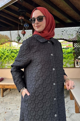 Rabia Şamlı Kapitone Kap Siyah Çok Renkli