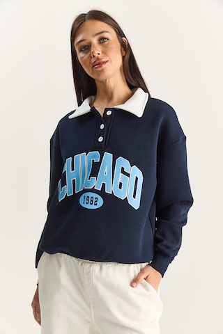 Shade Kadın Polo Yaka Chicago Baskılı Üç İplik Şardonlu Sweatshirt 60601050 - Lacivert