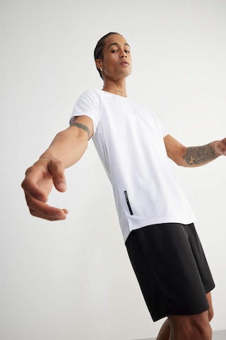 DeFactoFit Hızlı Kuruyan Slim Fit Dar Kesim Bisiklet Yaka Baskılı Sporcu Kısa Kollu Tişört V2887AZ25SPWT34