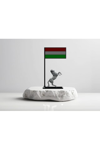 Macaristan Bayrağı Masa Dekoru Şaha Kalkmış At Figürü