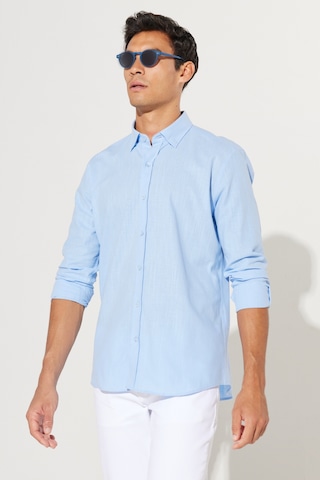 AC&Co / Altınyıldız Classics Erkek Mavı Tailored Slim Fit Dar Kesim Düğmeli Yaka Keten Görünümlü %100 Pamuk Flamlı Gömlek Mavi