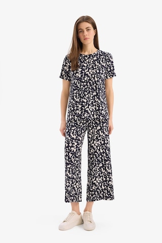 DeFacto Regular Fit 2'li Takım Bürümcük Kumaş Desenli Kısa Kolu Üst Esnek Belli Kapri Alt F1478AX25SPNV251