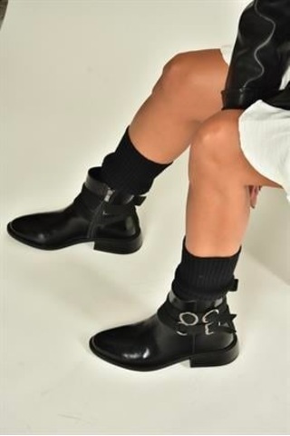 Fox Shoes V312362260 Siyah Rustik Kemer Detaylı Kadın Bot Siyah