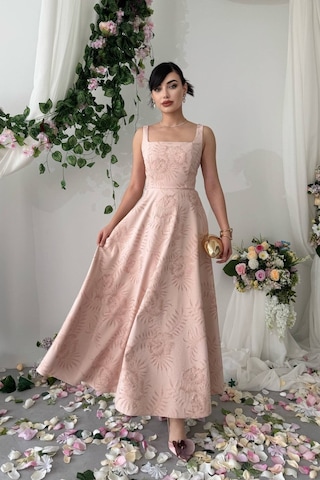Nils Butik Askılı Kare Yaka Jakar Desenli Seraphine Midi Elbise Açık Pembe