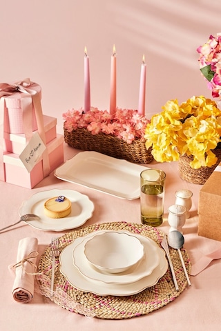 Karaca Daisy Gold Wave Shape Kayıklı 27 Parça 6 Kişilik Porselen Yemek Takımı