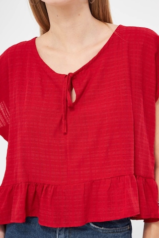 Armonika Kadın Kırmızı Yarasa Kol Yakası Bağlamalı Eteği Fırfırlı Oversize Crop Bluz Arm-24y001088