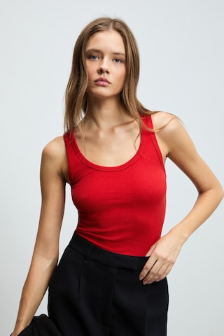Ethıquet Lıllesol Kadın Fitilli Görünümlü Slim Fit Vücuda Oturan Havuz Yakalı Pamuklu Basic Kırmızı