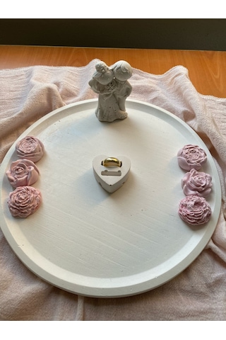 Taşlı Nişan Tepsisi Yüzüklük, Gelin Damat Figürlü, 6 Adet Kokulu Gül Yuvarlak 25x25 Cm Renkli