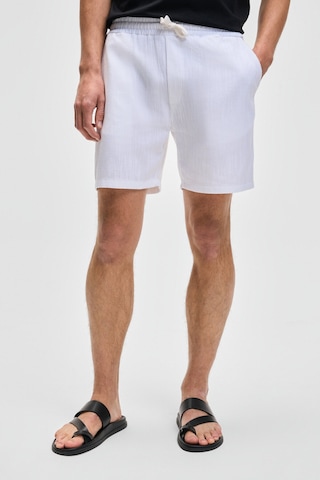 Grimelange LEYTON Erkek Relaxed Fit Çift Cepli Beli Lastikli Keten Karışımlı Dokuma Beyaz Şort & Bermuda