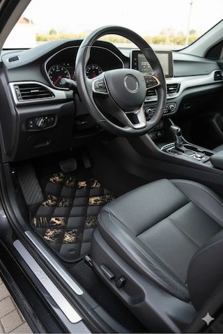 Dekoratif Oto Paspas Takımı Universal Kesim Siyah Altın Desen 4 Parça Araba Paspası