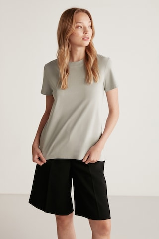 Samantha Kadın %100 Organik Pamuklu Comfort Fit Arkası Uzun Basic Örme Açık Gri T-shirt