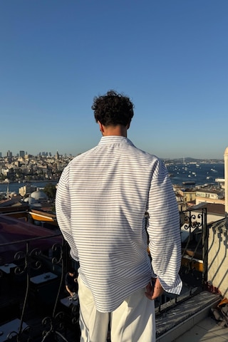 Flaw Atelier Flaw Atelıer Yatay Çizgili Oversize Gömlek Lacivert-26478 Lacivert