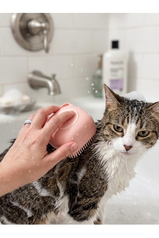 Şampuan Hazneli Kedi Köpek Yıkama Fırçası - Pembe Yumuşak Silikon Masaj Aparatı