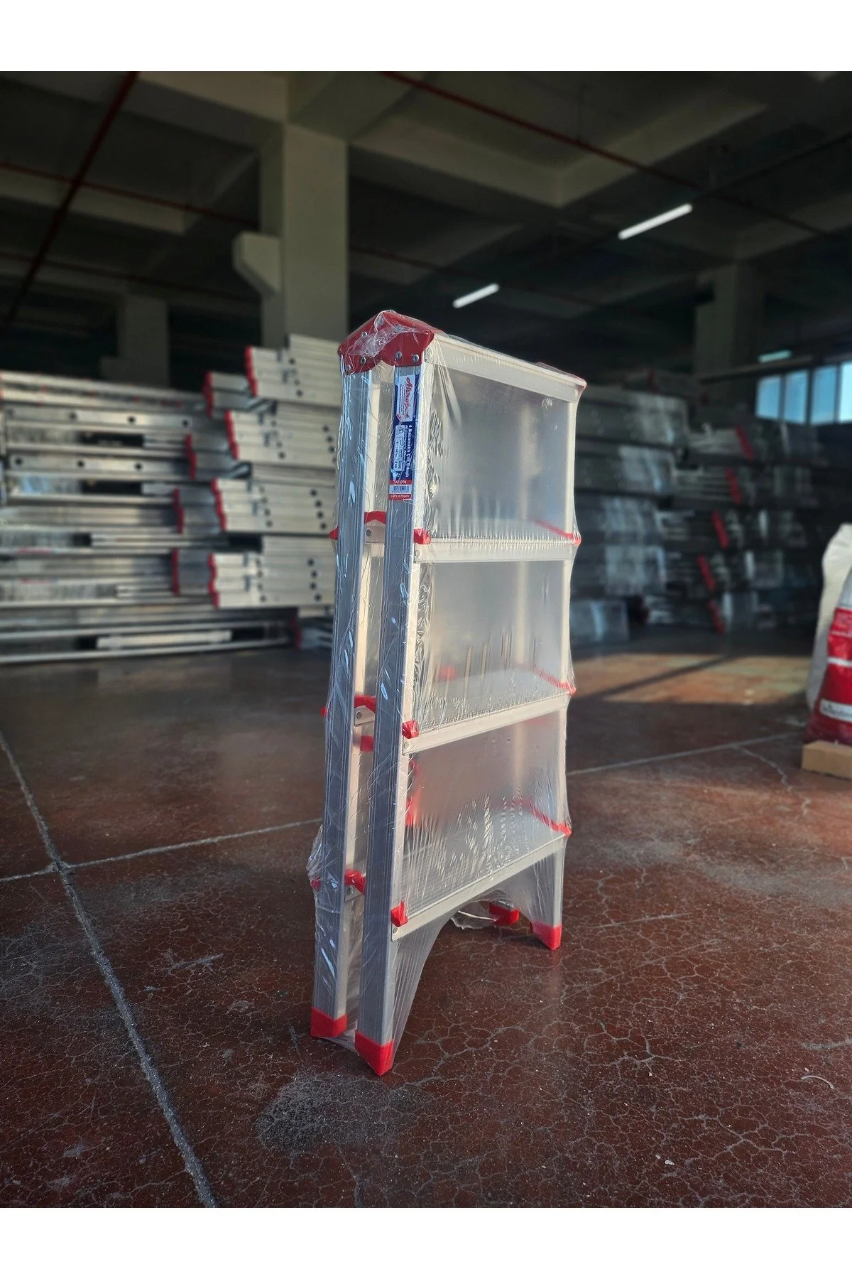 Akrobat Merdiven 4 Basamaklı Çift Çıkışlı Alüminyum Merdiven