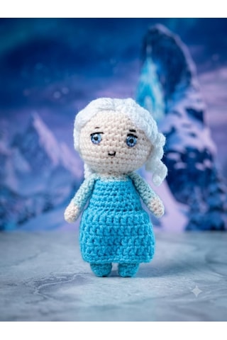 Elsa Amigurumi Örgü Oyuncak - Çizgi Film Karakteri Hediyelik Figür 11 Cm