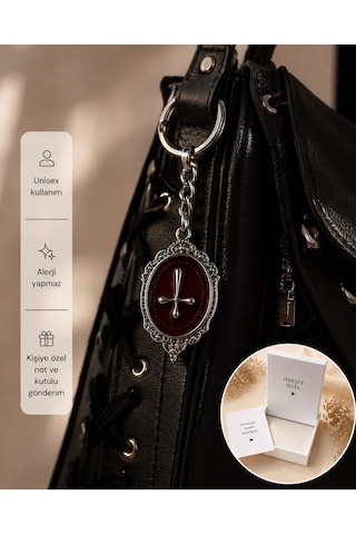 Baphomet Sigili Gotik Anahtarlık Kırmızı Taş Görünümlü Unisex Çanta Aksesuarı