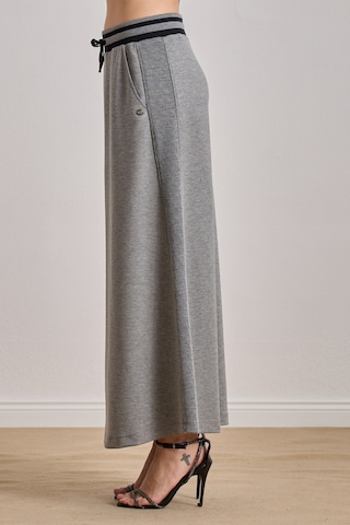Yandan Cepli Gri Örme Etek Gri