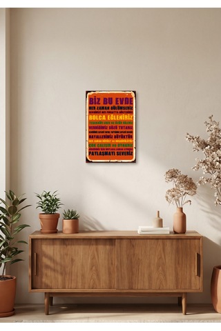 Biz Bu Evde Yazılı Retro Tablo Aile Temalı Dekoratif Duvar Tablosu Ahşap & Metal Seçenekli