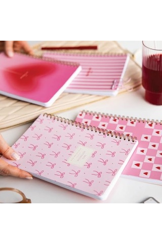 A5 Spiralli Karton Kapak 4'lü Set Kareli Okul Defteri 80 Yaprak - Ders Programlı Pembe Kurdele Kalp Çok Renkli