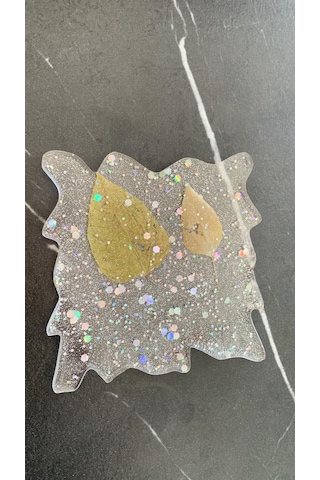 Şeffaf Epoksi İçinde Glitter Ve Kurutulmuş Yapraklı Dalgalı Kare Şeffaf