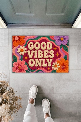 Rugmood Good Vibes Only Retro Çiçek Desenli Kapı Önü Paspası 70x45 Cm Dijital Baskılı Kaymaz Taban Çok Renkli