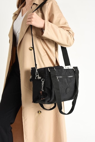 Kadın Omuz Çantası Çapraz Askılı Postacı Bayan Çantası 23 30 Cm İçi Astarlı Yağmur Geçirmez 001