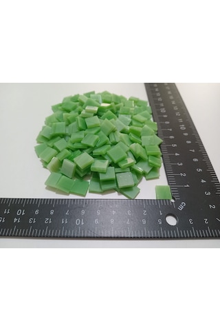 Açık Yeşil Kare Vitray Cam Mozaik Taşı - Sanatsal Mozaik Çalışmalarınız İçin Yaklaşık 10 X 10 Mm