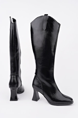 Muggo Astoria Küt Burun Yandan Fermuarlı Topuklu Kadın Çizme SİYAH RUGAN