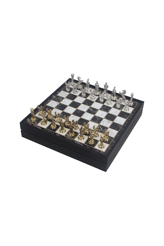 Lüks Sandıklı Metal Satranç Takımı Krom Kaplama Pegasus Atları Figürler Mermer Desenli Zemin 20 Cm