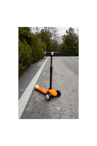 Scooter Pro Katlanabilir 3tekerli Led Işıklı 3kademeli Direksiyon 50kğ Taşıma Kapasiteli 3+yaş Turuncu