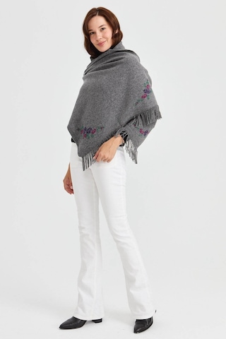 Desen Triko Kadın Triko Kenarı Çiçekli Yün Şal 23224 Füme