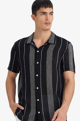 DeFacto Regular Fit Yazlık Polo Yaka Pamuklu Kısa Kollu Gömlek D7662AX25SPBK81
