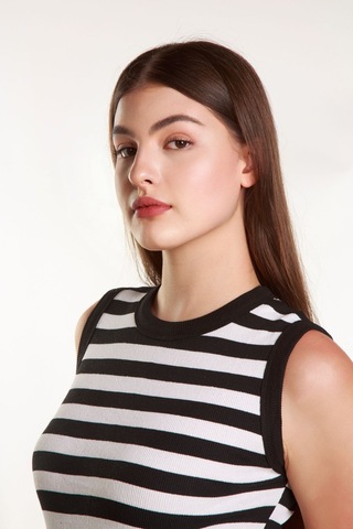 Kadın Siyah Beyaz Çizgili Fitilli Likralı Sıfır Kol Bisiklet Yaka Örme Atlet Tshirt Bluz Siyah - Beyaz