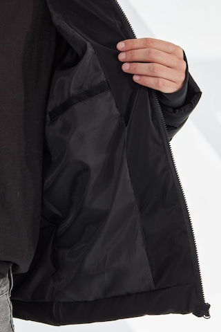 Delpino Dar Kesim Kapüşonlu Şişme Karbon Siyah Erkek Mont 2205 Siyah