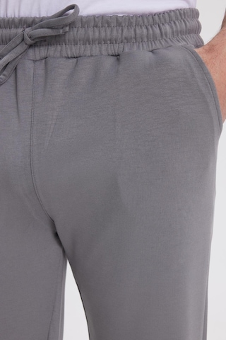 Tudors Erkek Slim Fit Dar Kesim Beli Bağcıklı 3 Cepli Geniş Paça Açık Füme Eşofman Altı-41906 Açık Füme