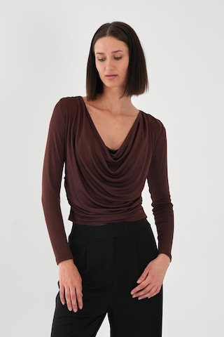 Alexandergardı Degaje Yaka Dökümlü Bluz Kahverengi