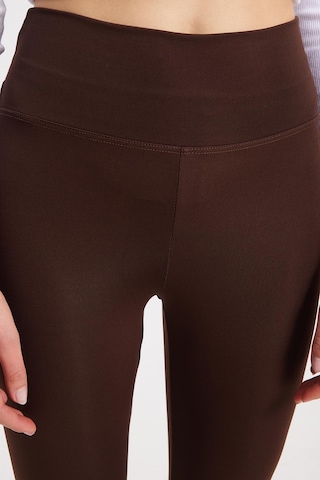 Tudors Kadın Slim Fit Dar Kesim Scuba Kumaş Beli Lastikli Kahverengi Tayt-42440 Kahverengi