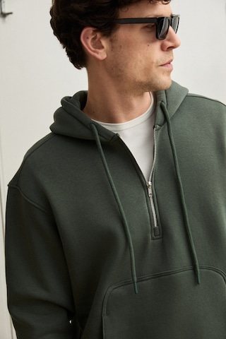 Grimelange Justus Erkek Kapüşonlu Kanguru Cepli Fermuar Yakalı Yeşil Sweatshirt Yeşil