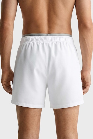 Emporio Armani Erkek Deniz Şortu Em000686 Af20432 U0002 Beyaz