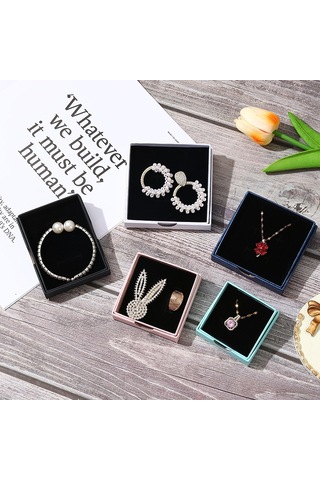 Kangvka Yüksekliği 1.6cm Olan Kapaklı Kutu - Gümüş/altın Takılar İçin Sünger Içili Taşıyıcı 9x9x1.6cm Beyaz