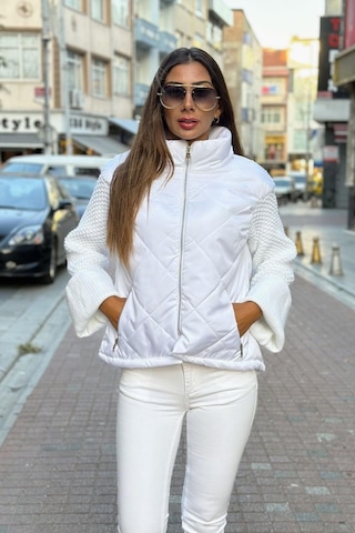 Keyifli Moda Kadın Beyaz Dik Yaka Kolları Triko Cepleri Fermuarlı Şişme Mont - 40 Beyaz