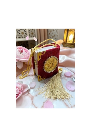 Kadife Kaplı Mini Kuran-ı Kerim Arabaya Ve Eve Asmalık Şık Dekoratif Mini Kuran
