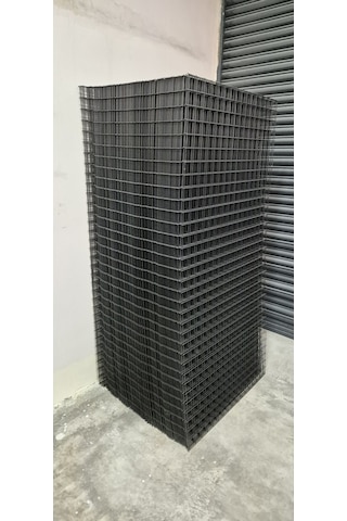 Hasır Tel- 5.5 X 5.5 Göz Aralıklı - 3.5'mm 100 X 200 Ebatında - 1 Adet Siyah