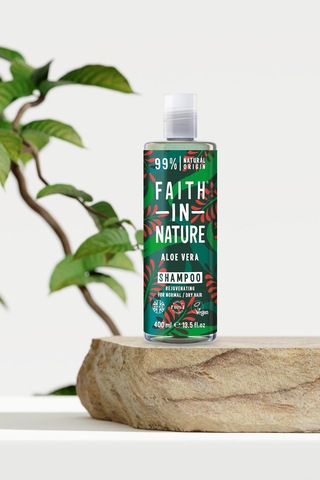 Faith in Nature %99 Doğal Yenileyici Şampuan Aloe Vera Normal & Kuruya Dönük Saçlar İçin 400 ML