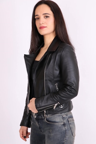 Siyah Hakiki Deri Yakalı Asimetrik Fermuarlı Spor Kısa Mont