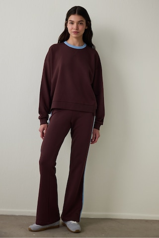 Penti Kahverengi Çiçek Desenli Yakalı Oversize Sweatshirt - Inspired by Flora