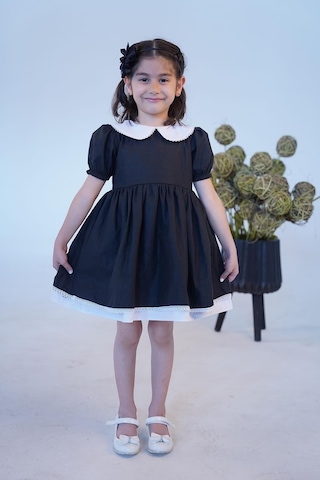 Dantel Detaylı Bebe Yaka Kız Çocuk Bebek Poplin Siyah Beyaz Elbise 001