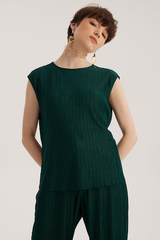 Yeşil Yuvarlak Yaka Kolsuz Pliseli Bluz Desenli