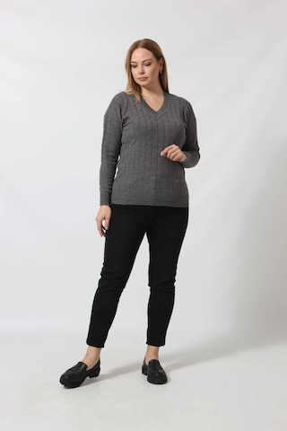 Y6328 Fındık Örgü Detaylı Triko Kazak Gri