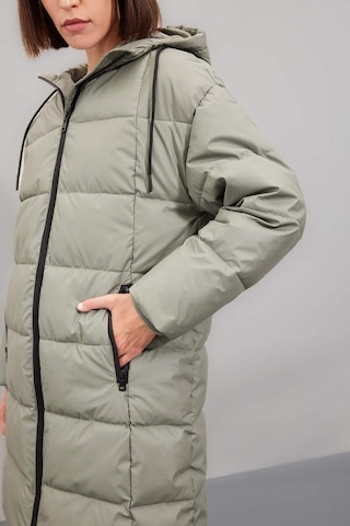 DeFacto Regular Fit Kapüşonlu Fermuarlı Cepli Parka D5953AX24WNKH439 Haki